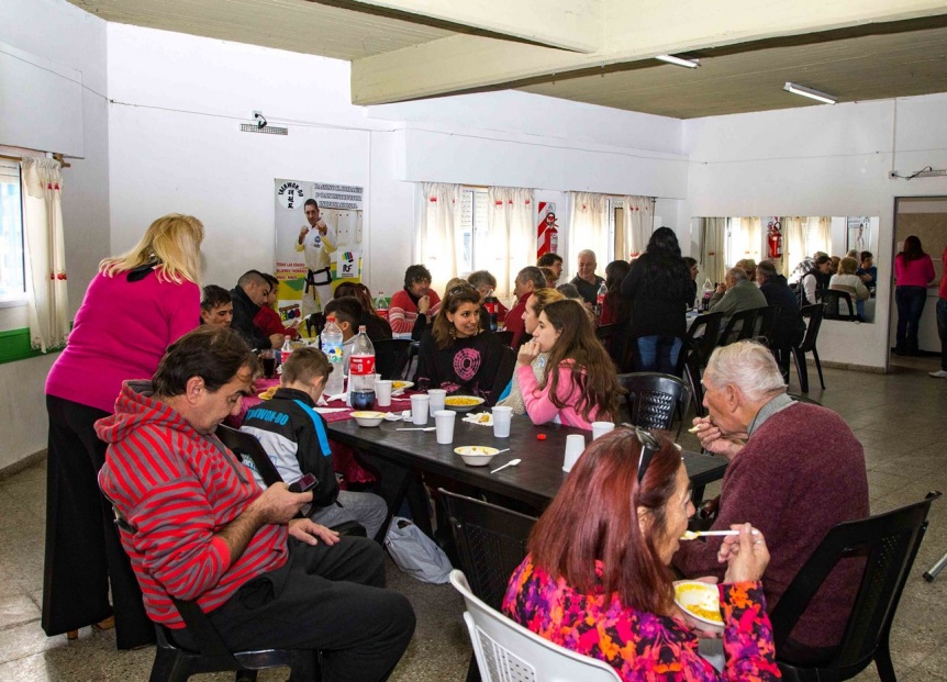Berazategui: Almuerzo por el Da de la Bandera en Los Quilmes