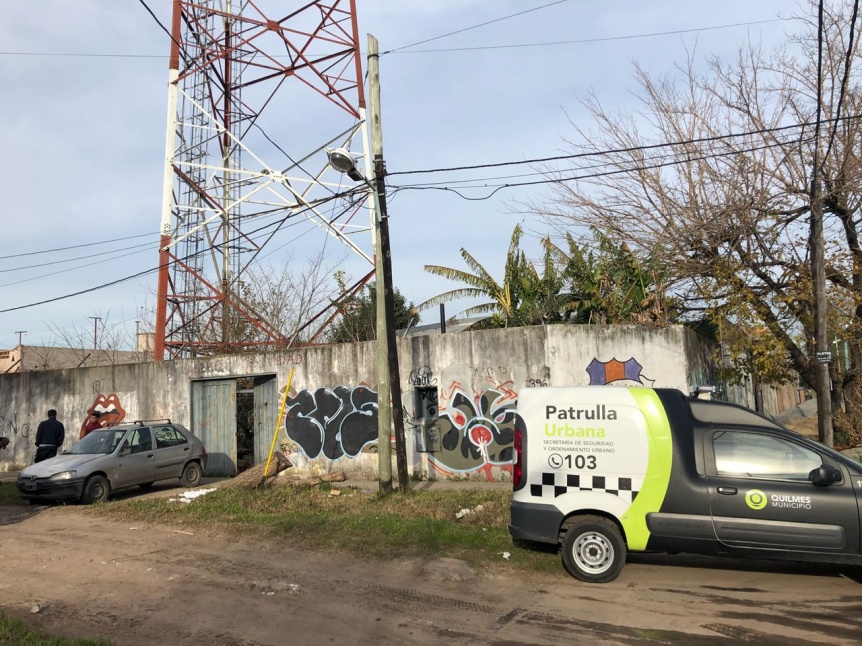 Desmantelan una antena de telefona celular en Quilmes Oeste
