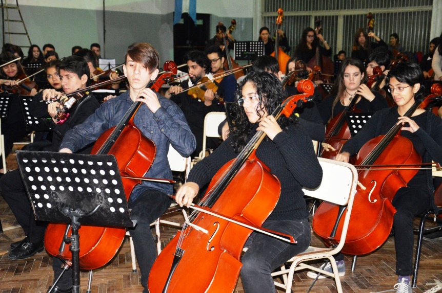 La Orquesta Escuela de Florencio Varela deslumbr a todos en su megaconcierto
