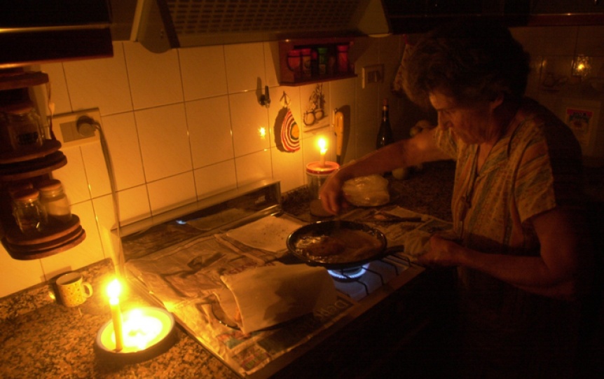 Falta luz y agua en un barrio de Berazategui hace 5 das