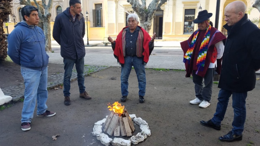 Tradicional ceremonia de la comunidad india Quilmes en Plaza San Martn