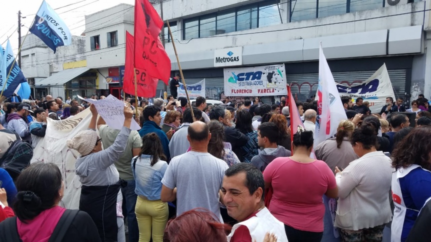 Protesta frente a Metrogas por los tarifazos y el cobro retroactivo