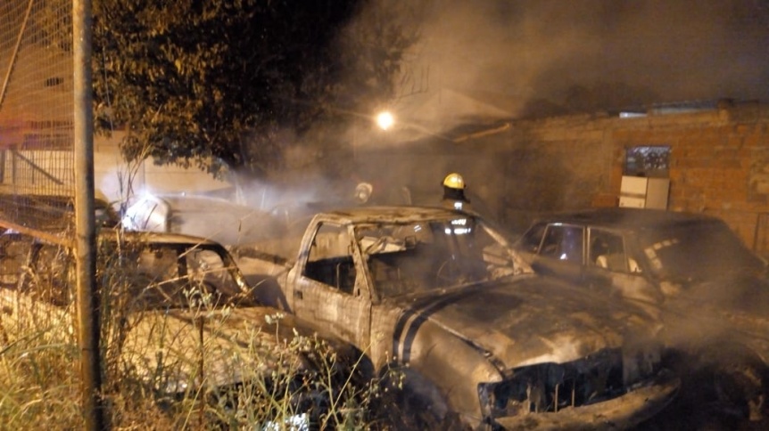 Ardi en la madrugada una agencia de autos de Quilmes Oeste, afectndose 5 vehculos