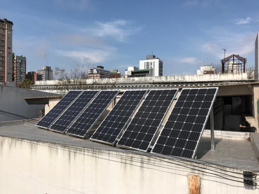 Alumnos de la Tcnica Mosconi instalaron paneles solares