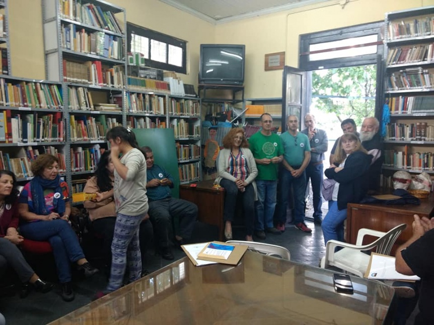 Vecinos en el 16 aniversario Biblioteca Popular Monte Chingolo y primer aniversario de su Museo
