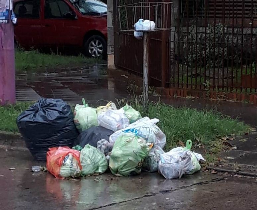 Vecino reclama por achique de residuos pero sin que pase el camin recolector