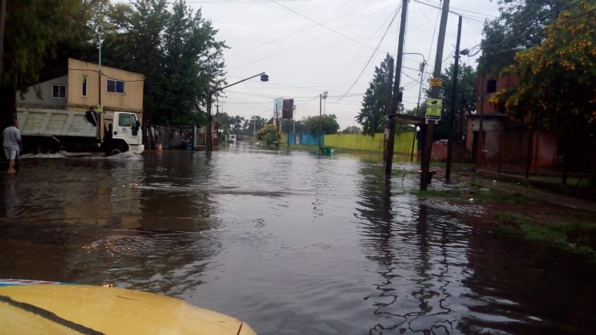 Numerosas zonas anegadas en Quilmes por las fuertes lluvias