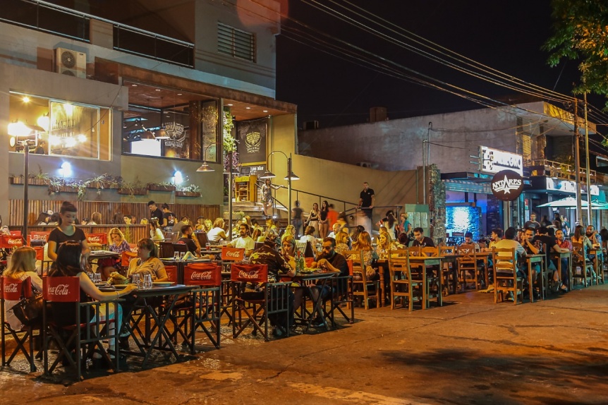 Berazategui ofrece una peatonal gastronmica para disfrutar de comer al aire libre
