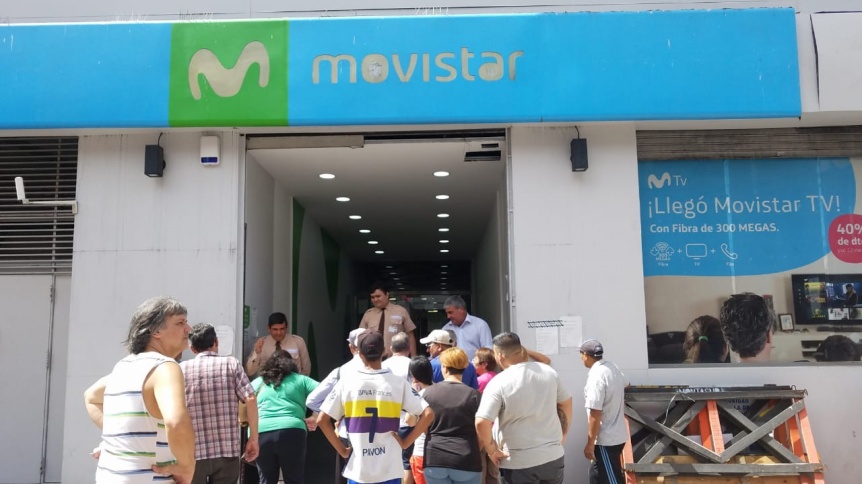 Paro en la sucursal de Movistar Quilmes por agresin a un empleado
