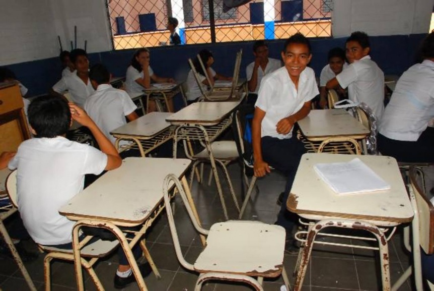 UDOCBA Quilmes denunci que falta mobiliario en varias escuelas