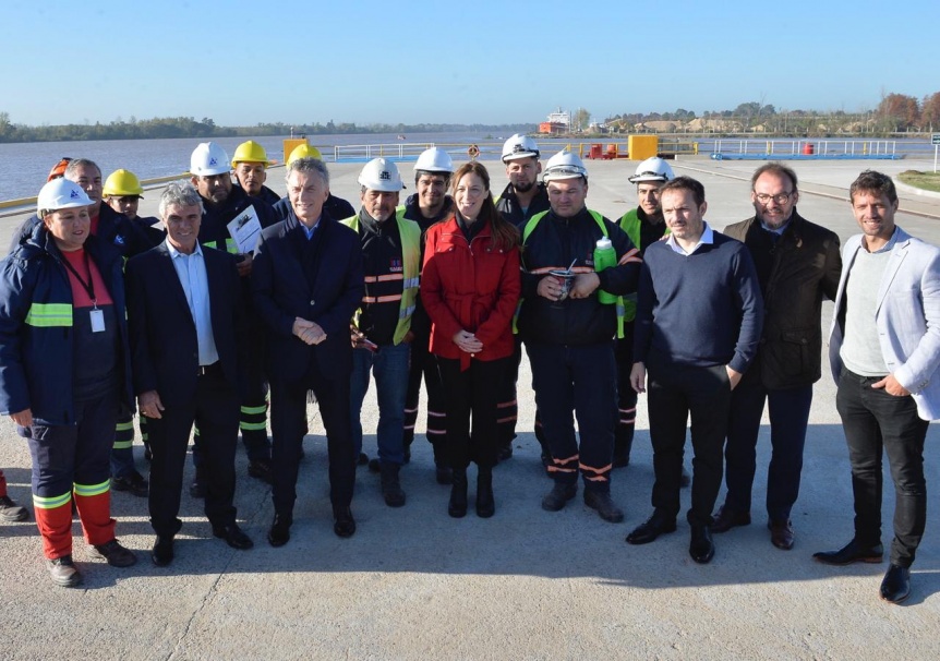 Vidal recorri una terminal portuaria con el presidente Macri y luego visit una refinera de Campana