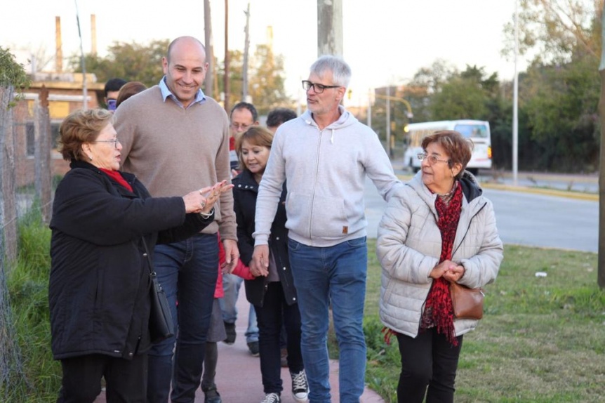 Molina recorri la renovada avenida Mitre y dialog con vecinos y comerciantes