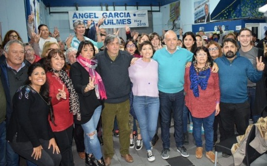 ngel Garca se baj de su precandidatura y apoya a Mayra Mendoza