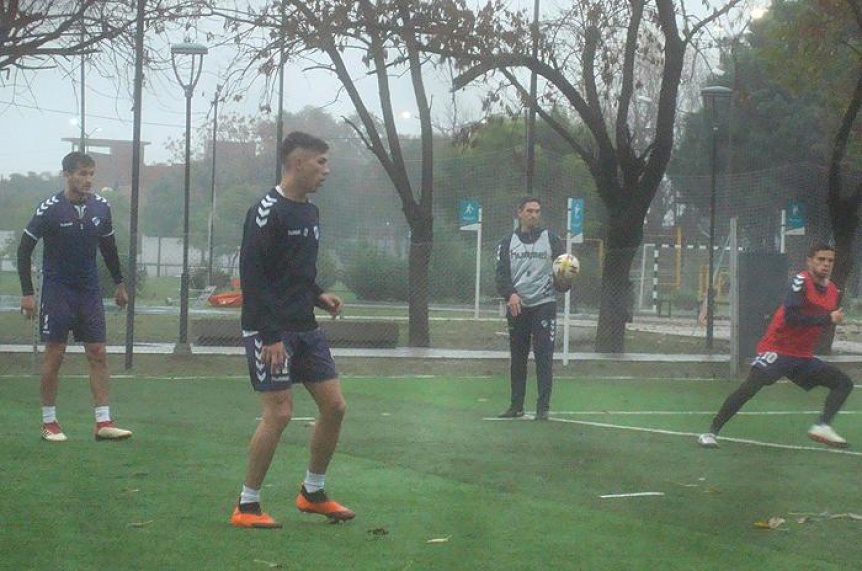 Con la presencia de Leandro Gonzlez, Quilmes trabaj en el Polideportivo