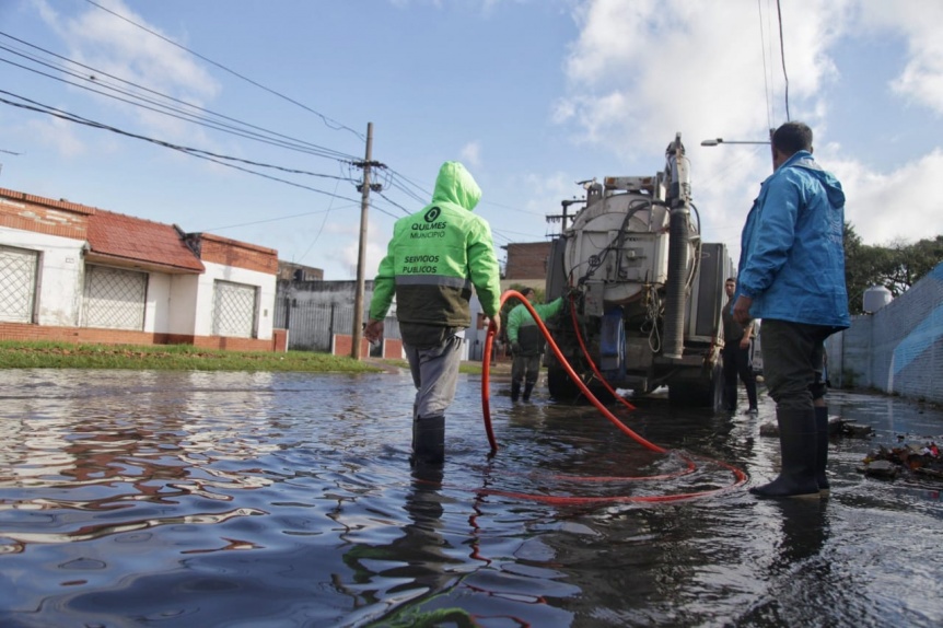 La Comuna despliega un operativo de limpieza y asistencia en los barrios afectados por el temporal