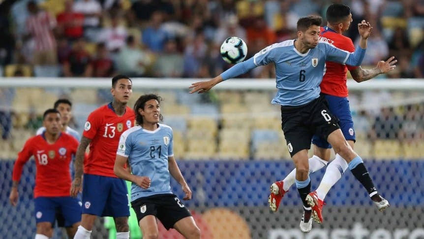 Uruguay logr un buen triunfo ante Chile y termin lder del Grupo C