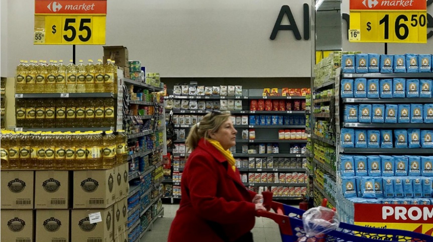 Las ventas en los supermercados y shoppings volvieron a caer en abril