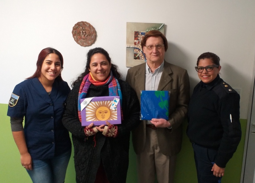Rotary Club Ezpeleta entreg banderas a la Polica Local Quilmes