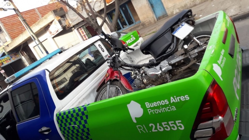 Adolescente aprehendido por conducir una moto robada en Solano