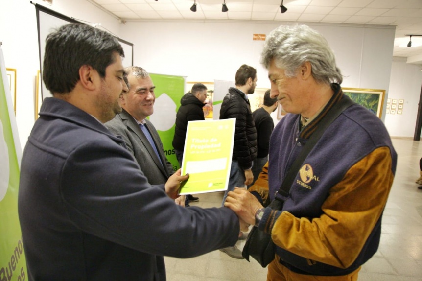 El Municipio entreg ms de cuarenta escrituras a familias quilmeas