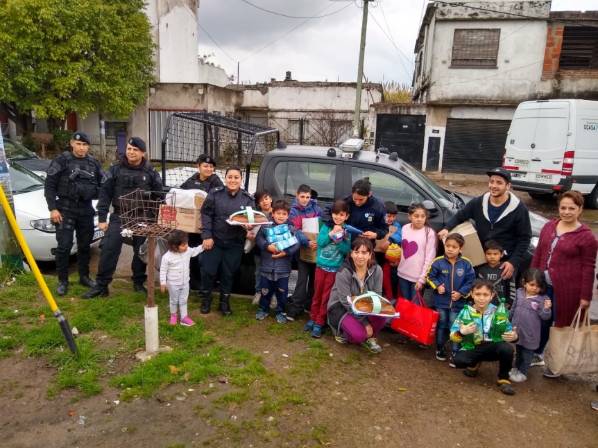 Rotary Ezpeleta, la UTOI y Polica Local donaron juguetes y golosinas
