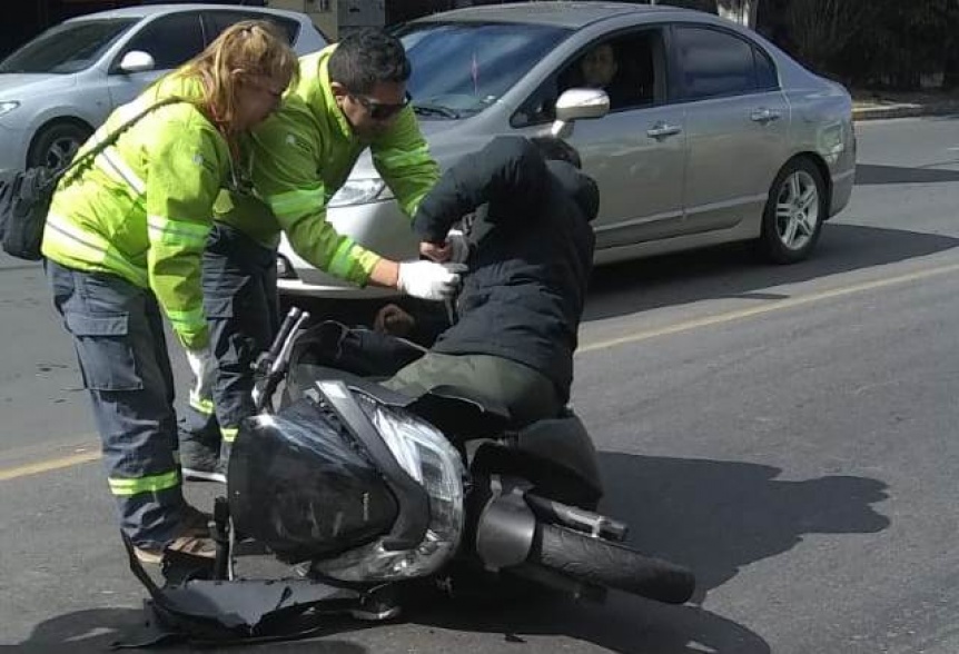 Motociclista herido en accidente en Av. La Plata