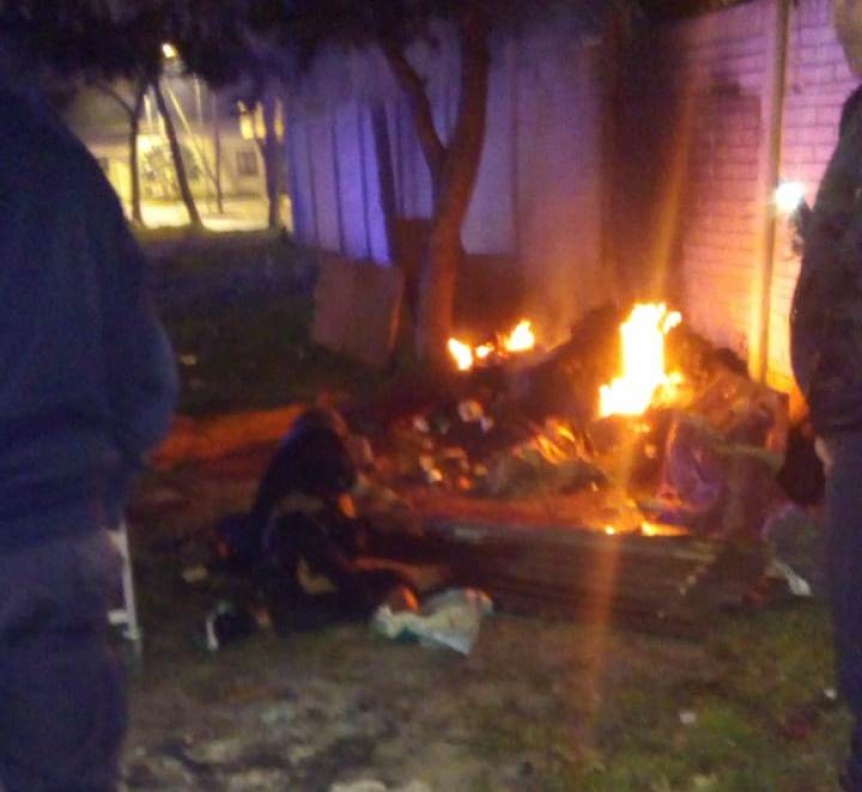 Un indigente gravemente quemado al prenderse fuego el colchn donde dorma