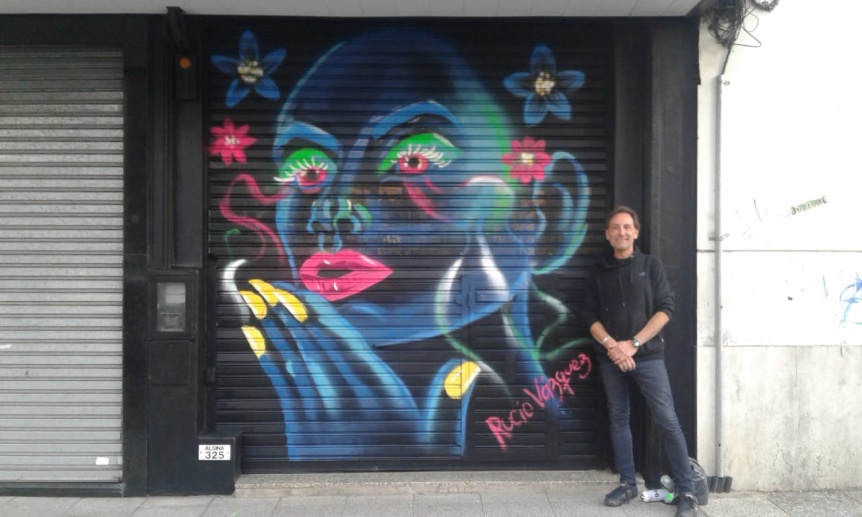 Arte al paso Quilmes: Embellecen las persianas de comercios de la peatonal