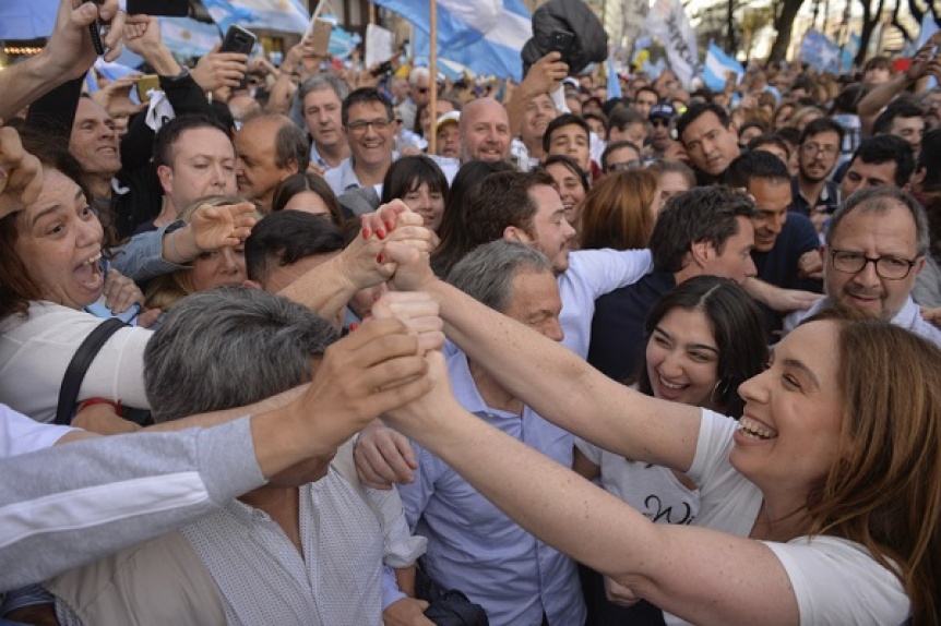 Vidal acompa a Macri en la marcha del S Se Puede en el Obelisco