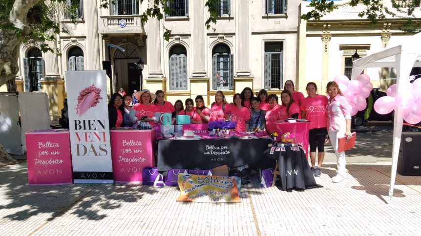 Jornada de concientizacin y prevencin del cncer de mama en Plaza San Martn
