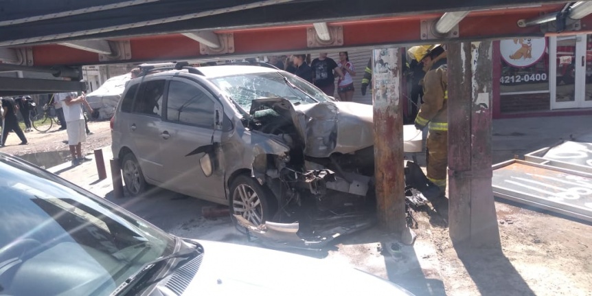 Transente muri arrollada por una camioneta y sus hijas resultaron heridas