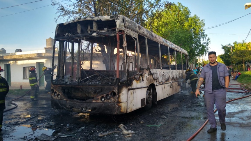 Se incendió un colectivo 582 en Quilmes Oeste: No hubo heridos - Perspectiva Sur
