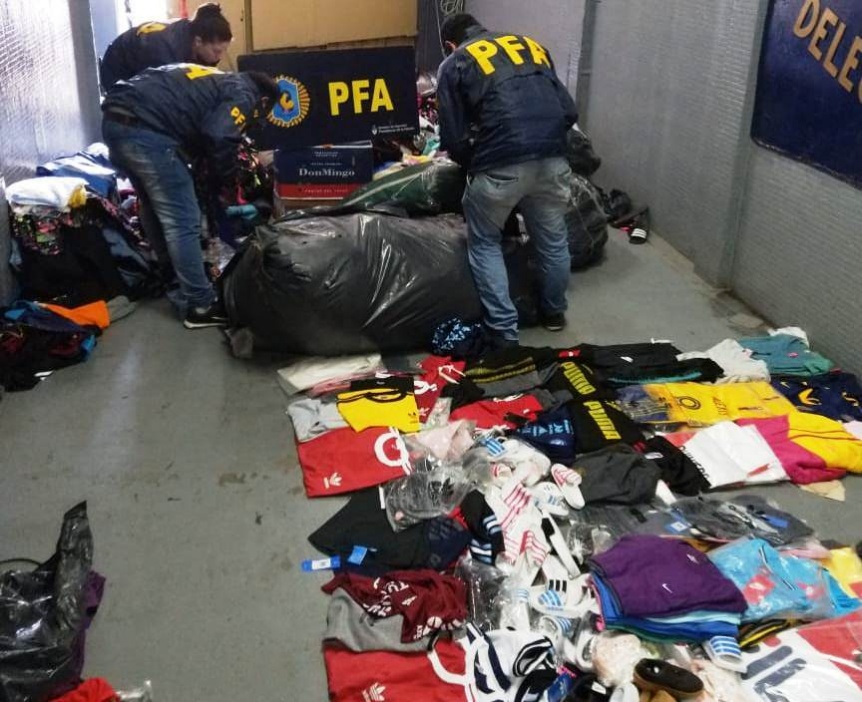 Valuaron en ms de dos millones de pesos la ropa incautada a senegaleses en Quilmes
