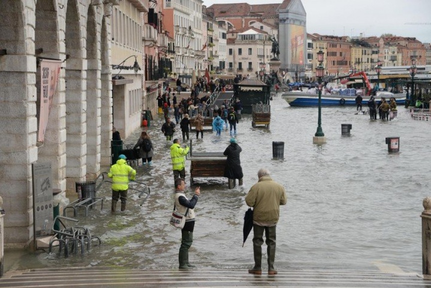 Venecia padece la peor inundacin desde 1966: muertos, destrozos y alerta por cambio climtico