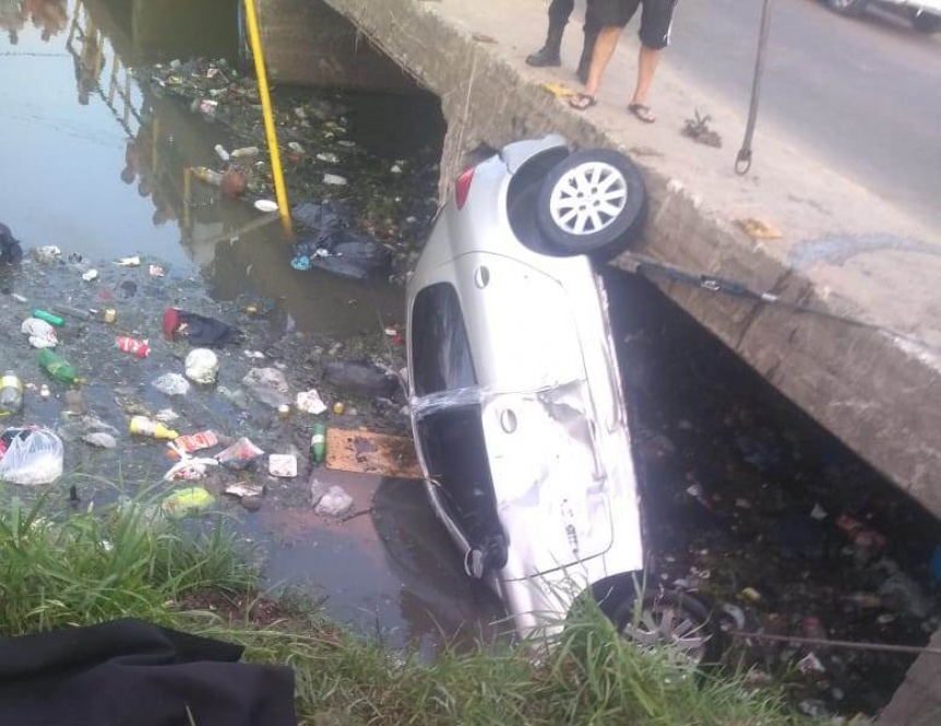 Una mujer muri al caer el auto que conduca al arroyo Las Piedras