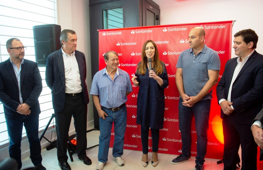 Vidal y Molina inauguraron la primera sede de un banco en Villa Itat