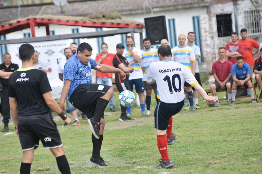 Torneo de ftbol inclusivo: Penitenciarios e internos se enfrentan  en la final en una crcel de Varela