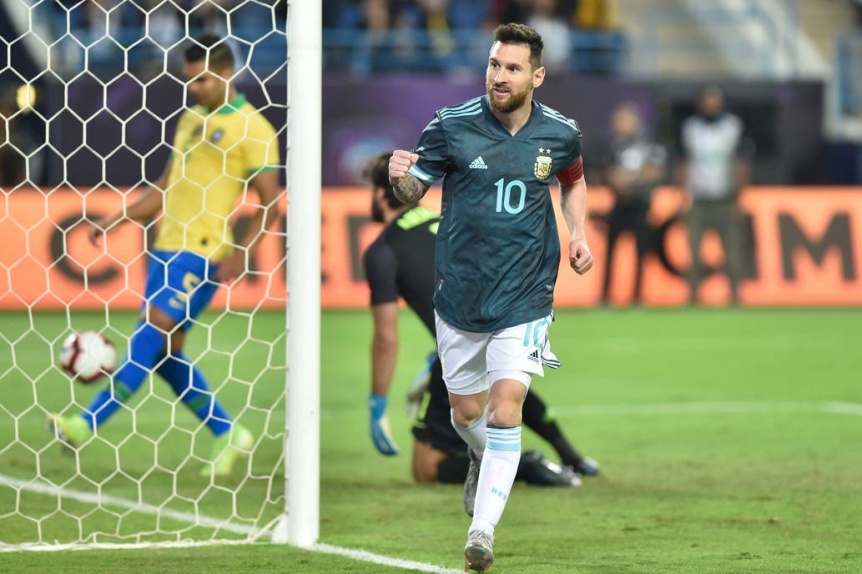 Con gol de Messi en su regreso, Argentina venci a Brasil en Riad
