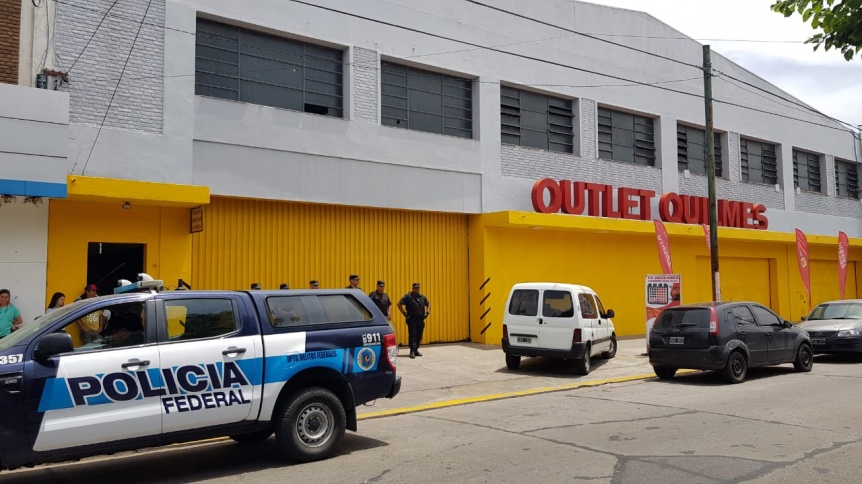 Megaoperativo de AFIP y la Polica Federal en el Outlet Quilmes