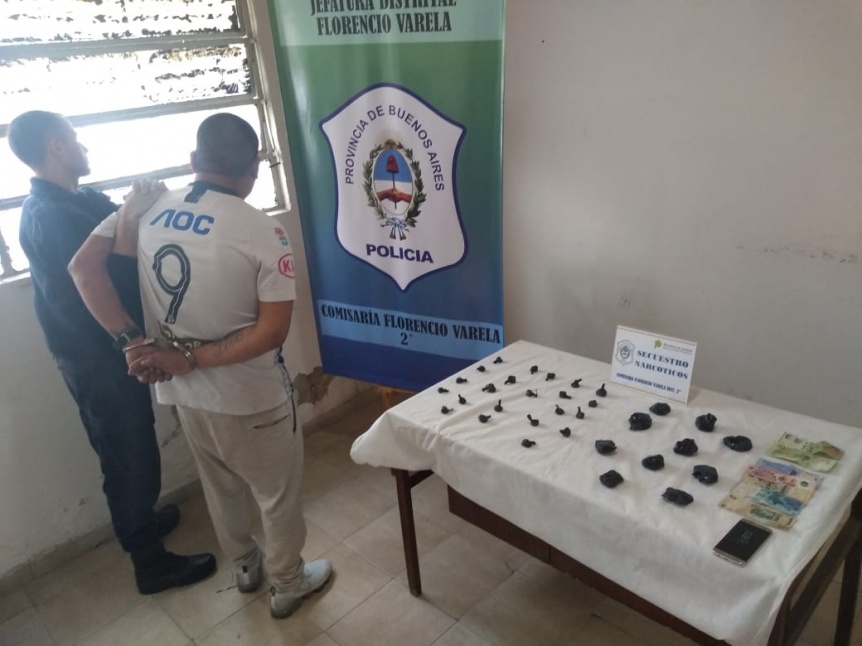 Detienen a taxi dealers de drogas tras persecucin en Varela