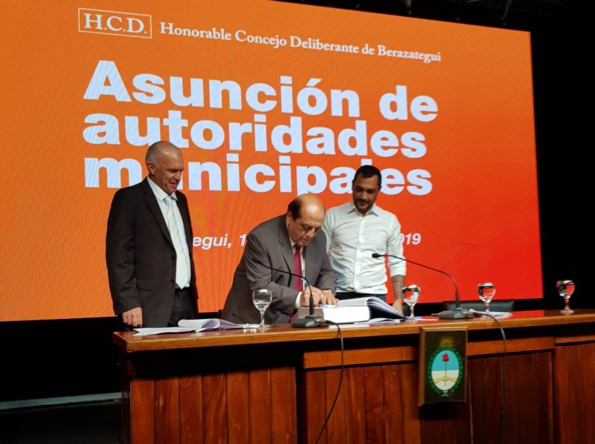 Juan José Mussi juró y asumió una vez más como intendente de Berazategui