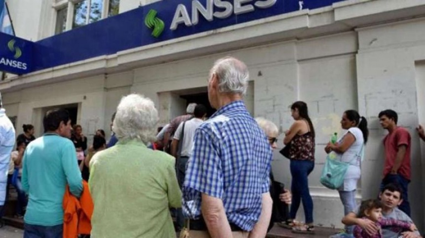 Jubilados y pensionados cobran el segundo bono extraordinario de ANSES
