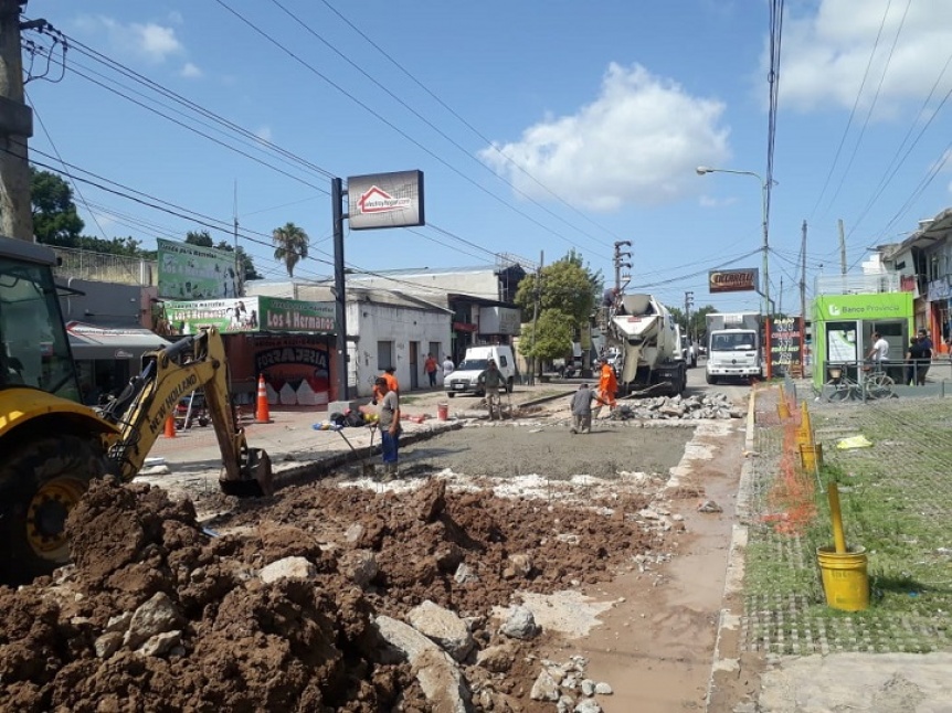 Avances de obra vial y operativos de limpieza en Varela