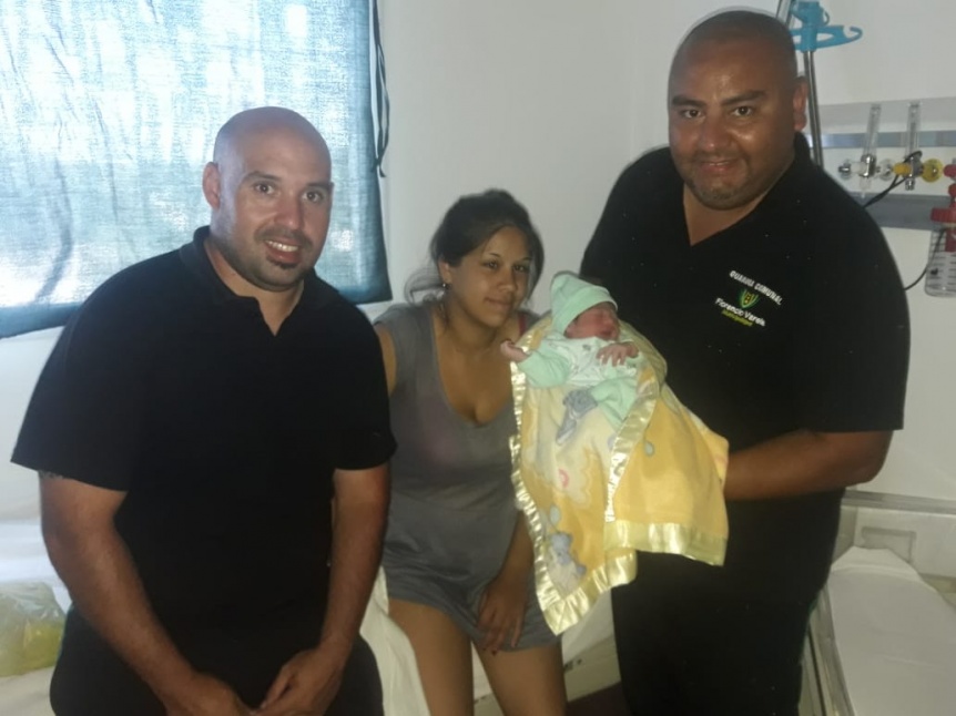 Guardia Comunal: Una mujer dio a luz con la asistencia de dos agentes