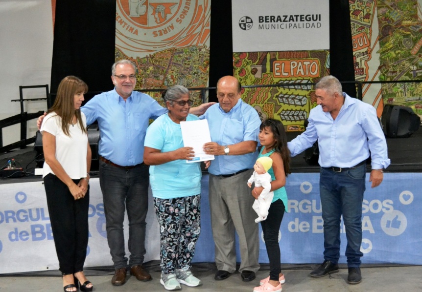 Ms familias de Berazategui acceden a la escritura de su casa