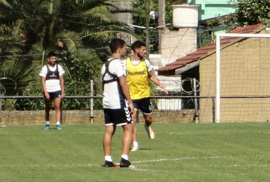 Quilmes hizo trabajos tcticos con dos variantes en el equipo