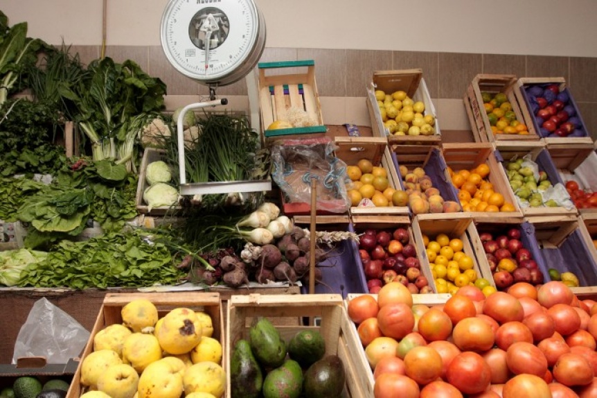 Verduras a precios populares en la Biblioteca Popular Monte Chingolo