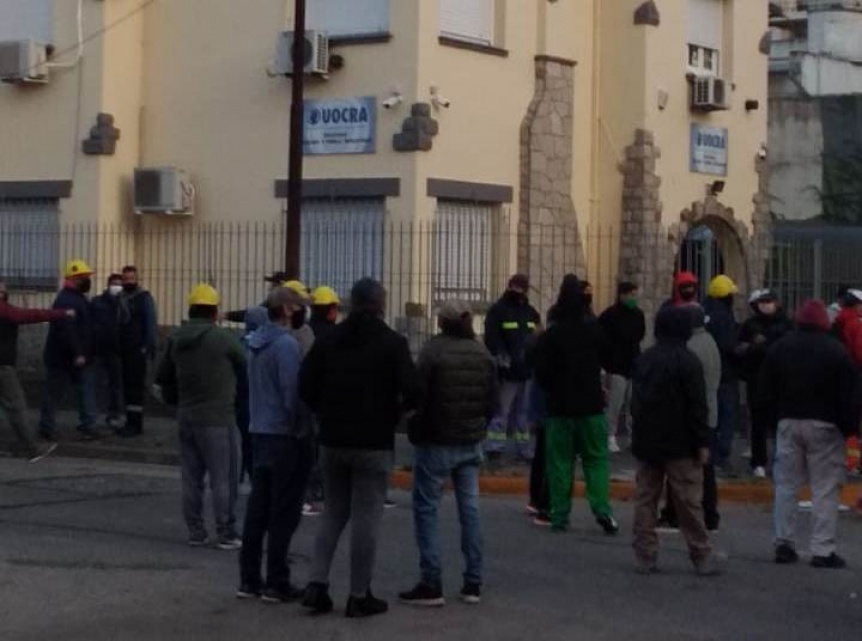 Desalojaron la sede de la UOCRA en Quilmes tras violento enfrentamiento