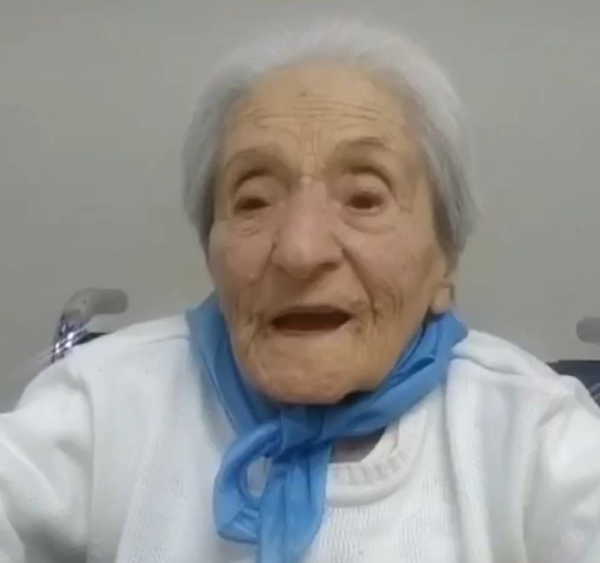 Emocionante saludo por el Da de la Patria de una abuela de 104 aos