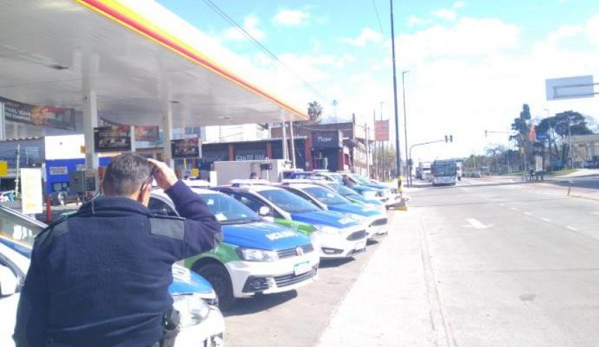 Policas bonaerenses marcharon en caravana desde Quilmes al Cruce Varela
